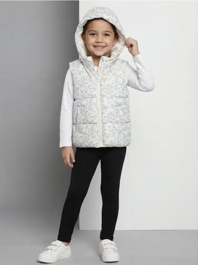 Quilted vest with a hood - panna