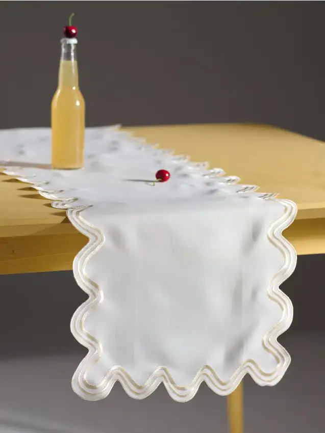 Runner da tavolo con bordo decorativo - panna