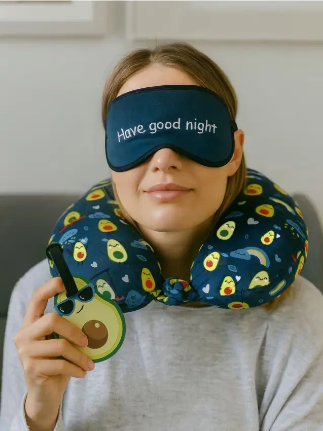 Set da viaggio cuscino, mascherina per occhi e targhetta con nome - blu