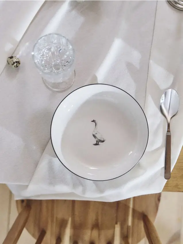 Set di 2 piatti in ceramica con motivo d oca - nero