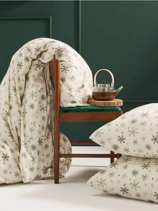 Set di biancheria da letto natalizia con motivo di fiocchi di neve - panna