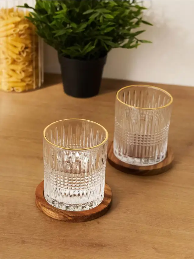Set di bicchieri con motivo in rilievo e bordo dorato con sottobicchieri in legno 2 pack - clear