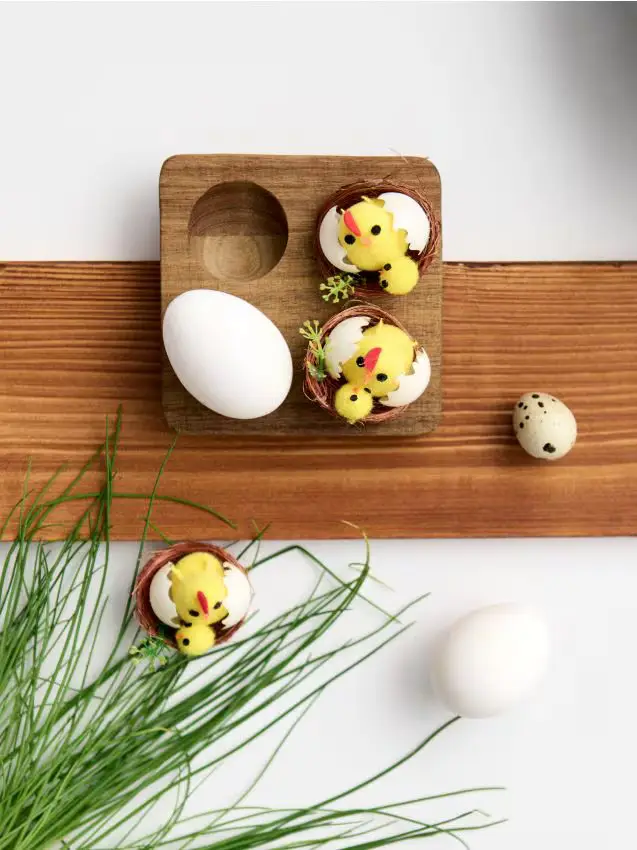 Set di decorazioni pasquali con pulcini nei nidi, 4 pezzi - giallo