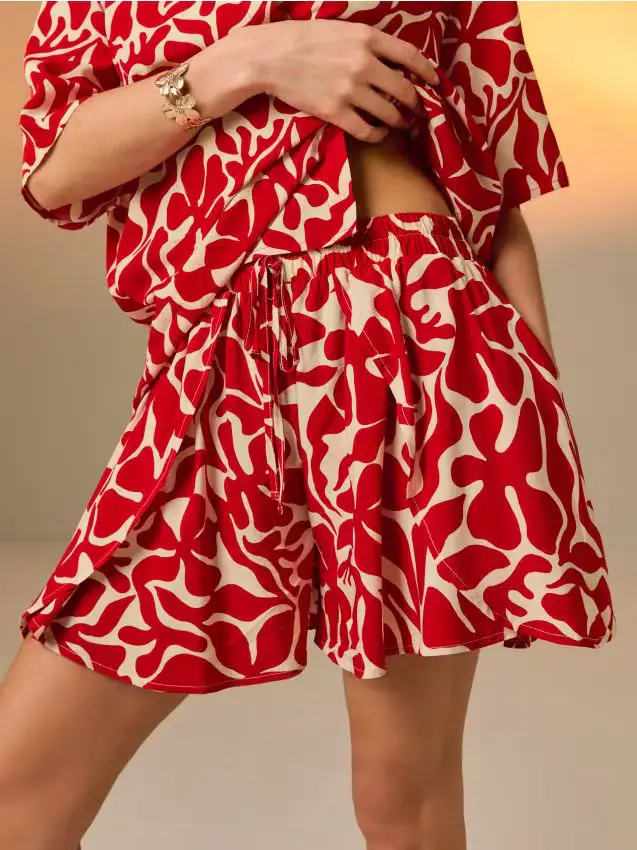 Shorts in viscosa con tasche - rosso