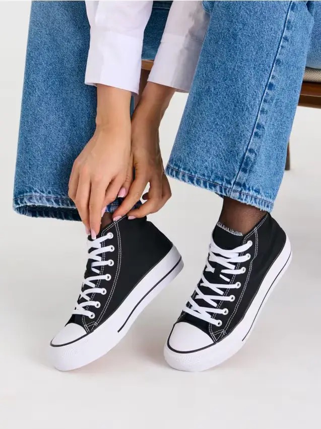 Sneakers classiche alte con suola spessa - nero