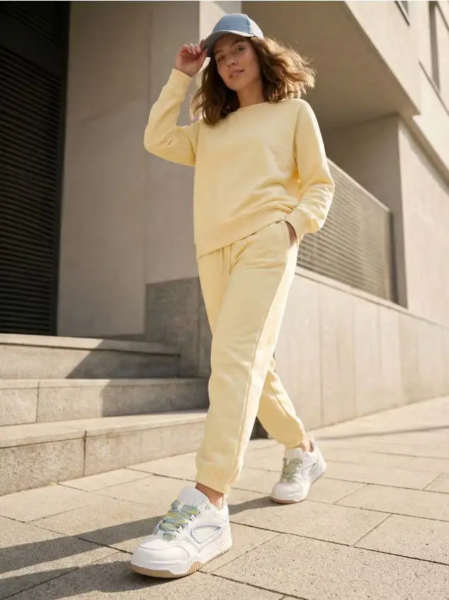 Sneakers con lacci decorativi - beige