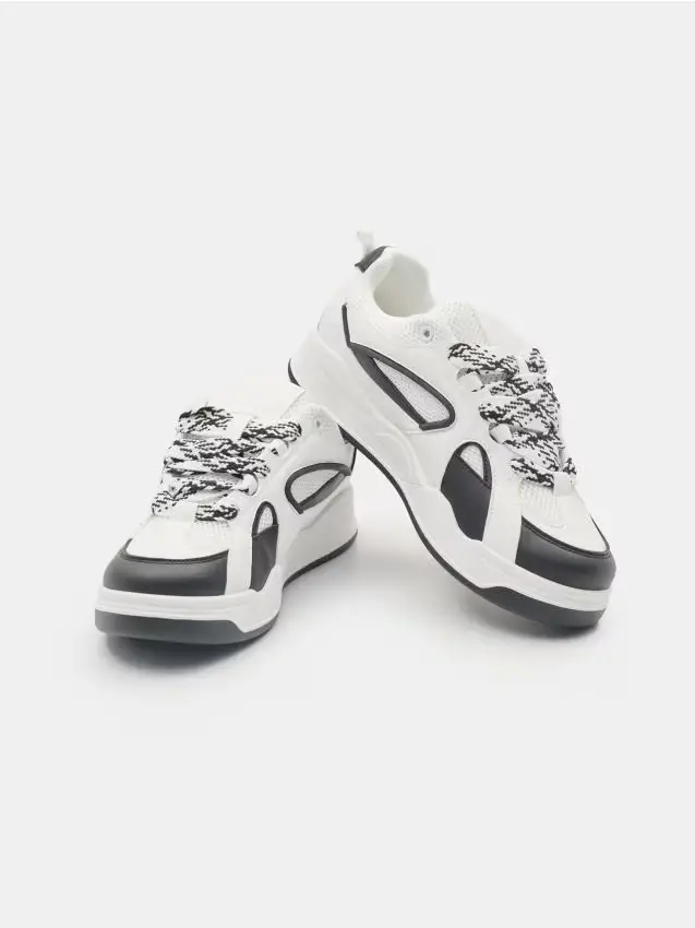 Sneakers con lacci decorativi - multicolor