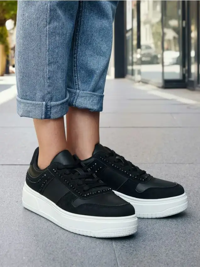 Sneakers in pelle sintetica - nero