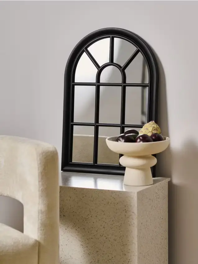 Specchio decorativo a forma di finestra con cornice in metallo - nero