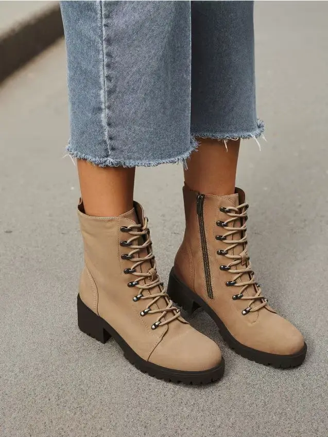 Stivaletti effetto scamosciato - beige