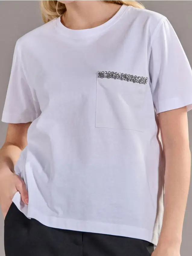 T-shirt con tasca decorata da un motivo - bianco