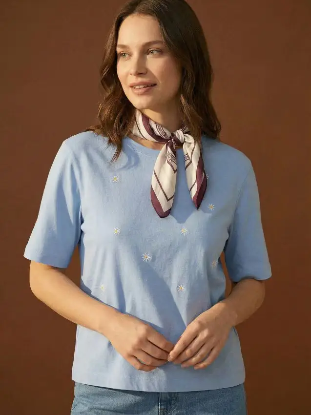 T-shirt in cotone con design ricamato - altro