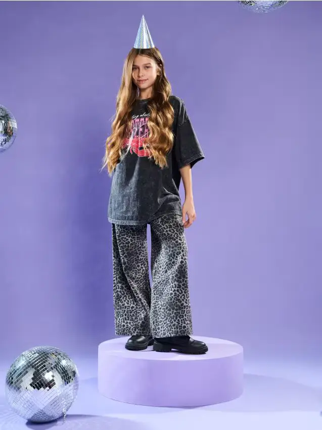 T-shirt in cotone con effetto slavato - nero