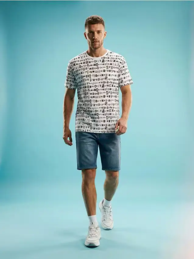 T-shirt in cotone con motivo tipografico - bianco