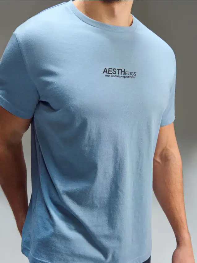 T-shirt in cotone con scritta - azzurro