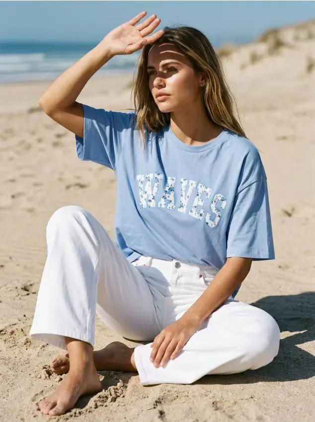 T-shirt in cotone con scritta - blu pallido