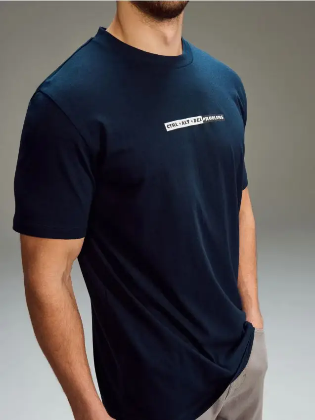 T-shirt in cotone con scritta - blu scuro