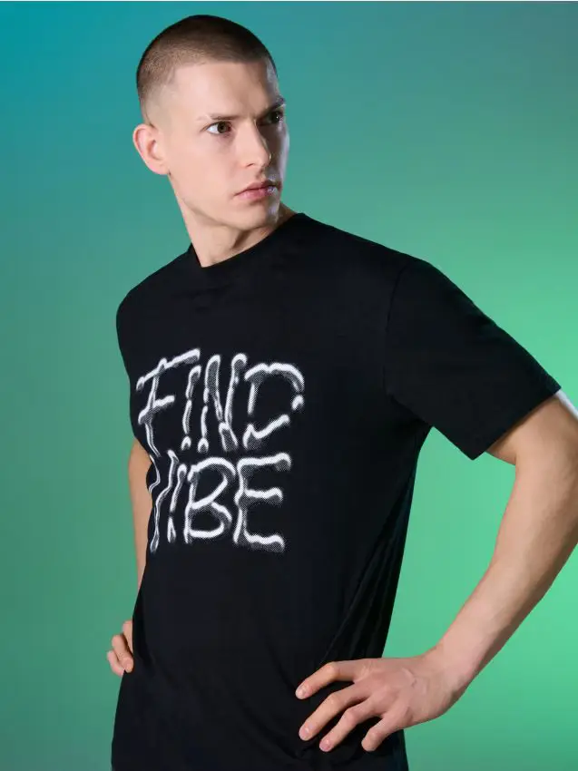T-shirt in cotone con scritta Find Vibe - nero