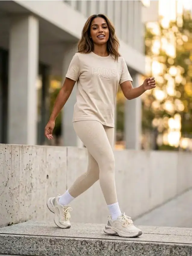 T-shirt in cotone con stampa - nude