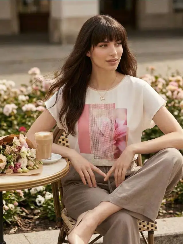 T-shirt in cotone con stampa - panna