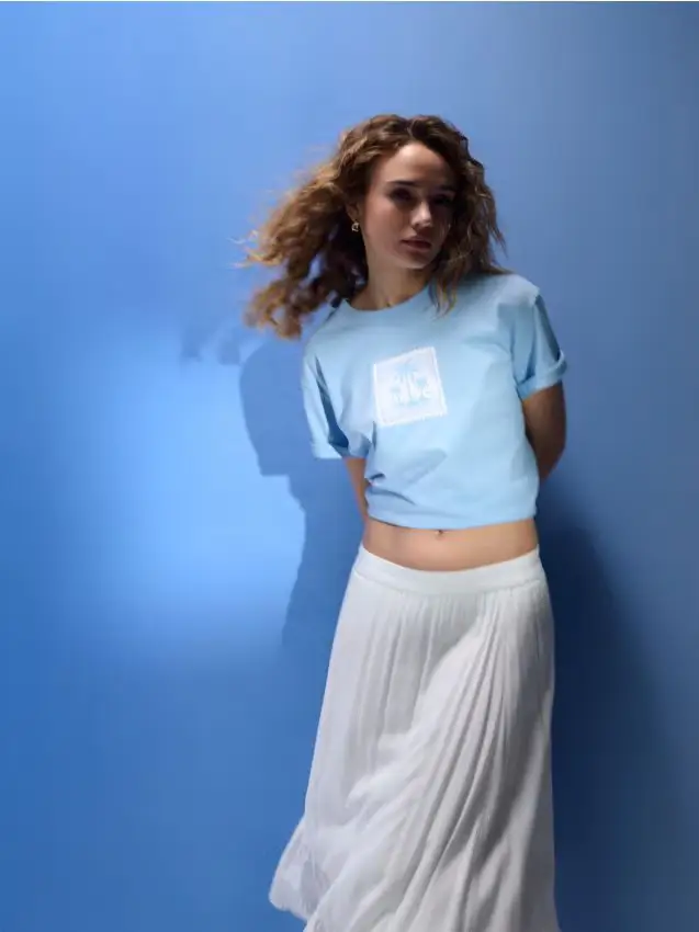 T-shirt in cotone con stampa sul retro - blu pallido