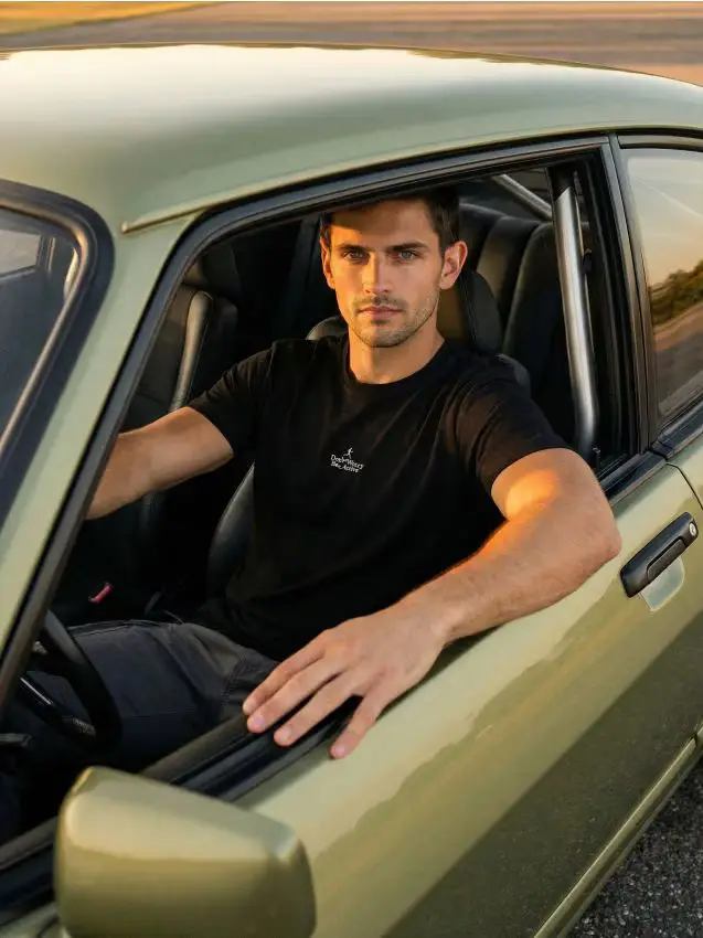 T-shirt in cotone ricamata - nero