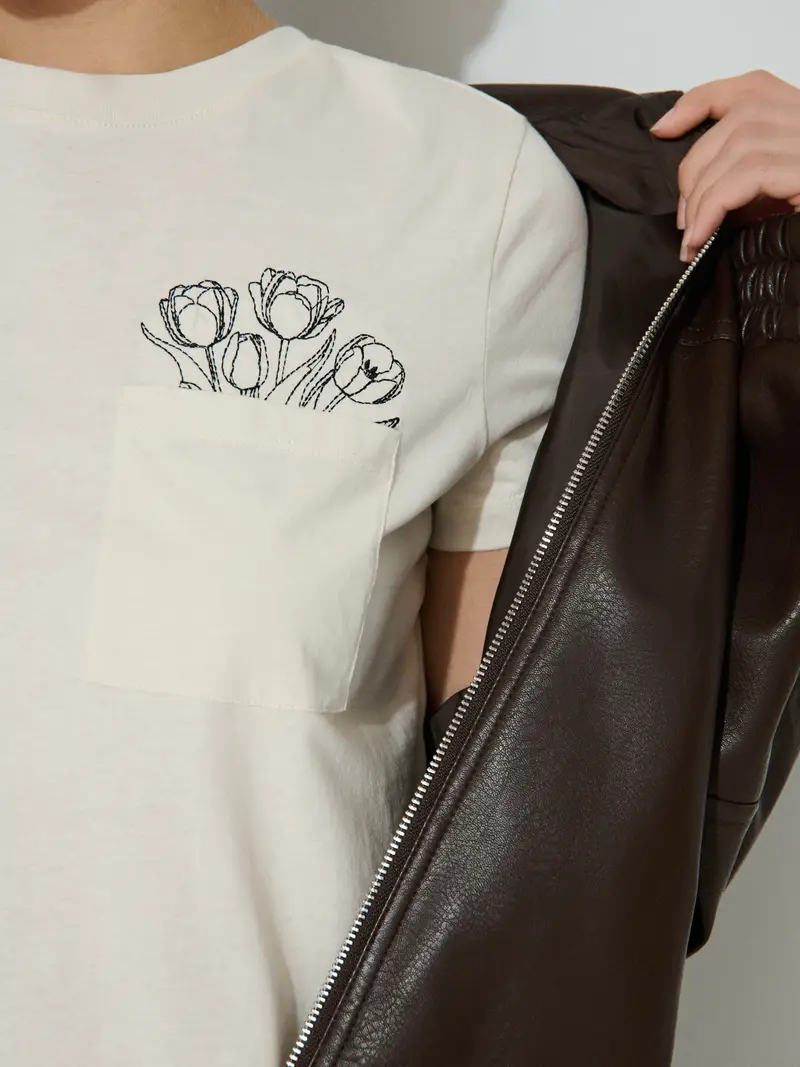 T-shirt in cotone ricamata - nude miniatura 5