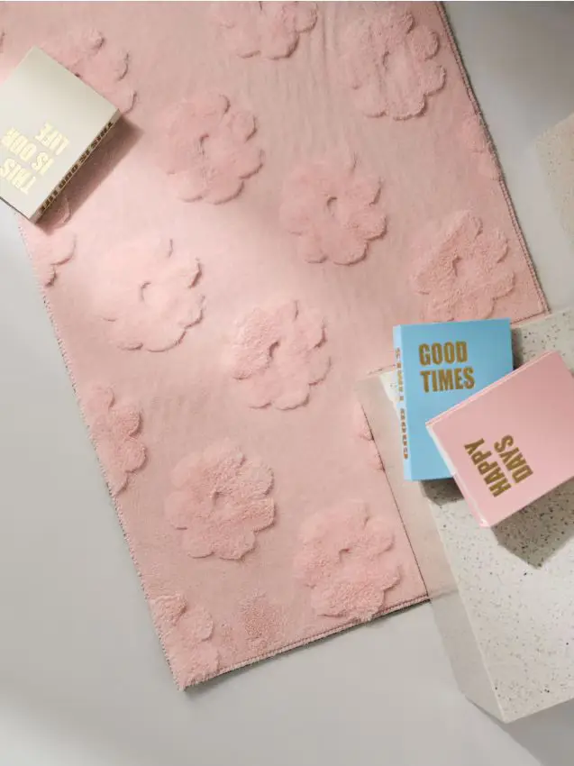 Tappeto con motivo floreale in rilievo - rosa pastello