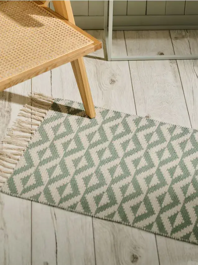 Tappeto con motivo geometrico e frange - verde pallido