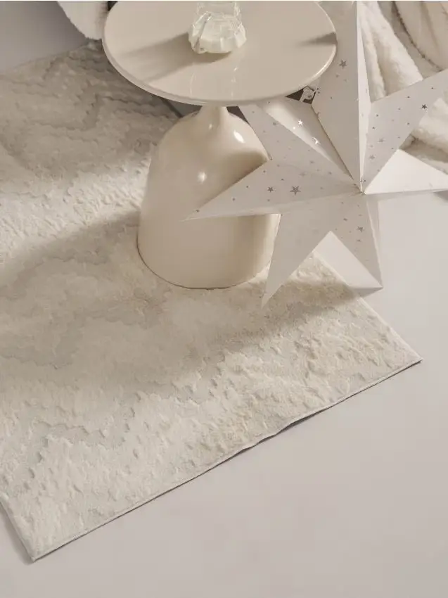 Tappeto morbido con motivo ritagliato - panna