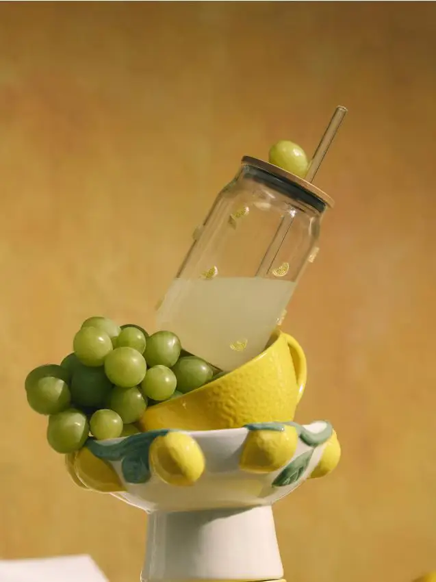 Tazza con cannuccia e motivo di limone - clear