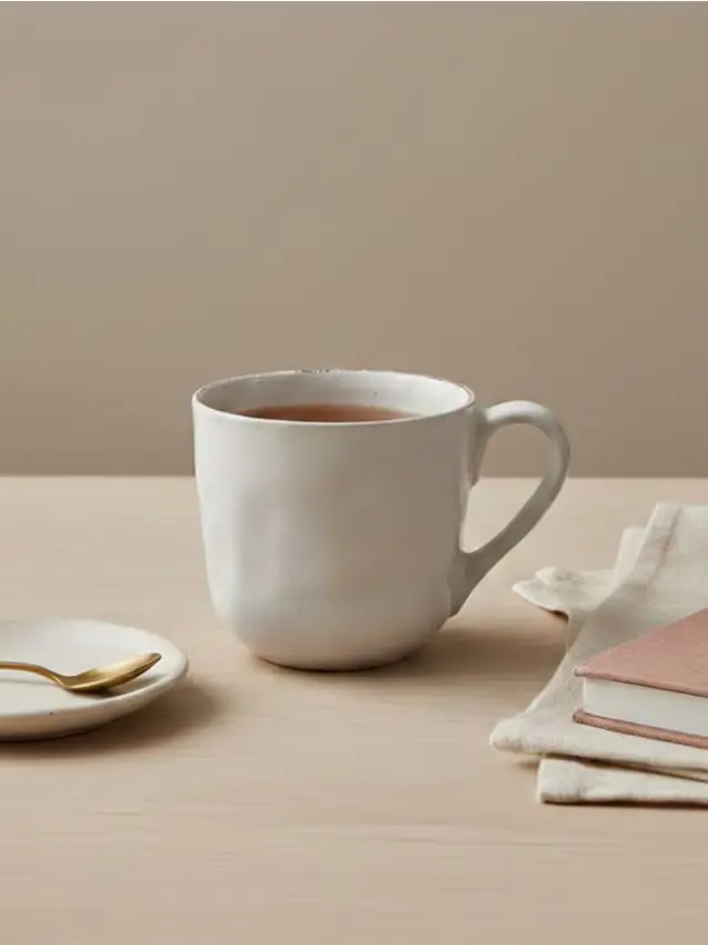 Tazza con finitura irregolare - bianco