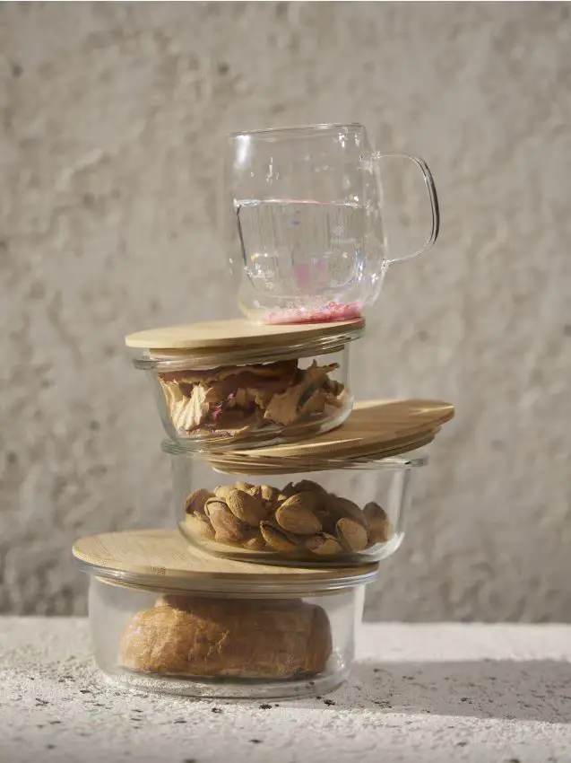 Tazza con fondo doppio e confetti decorativi - clear