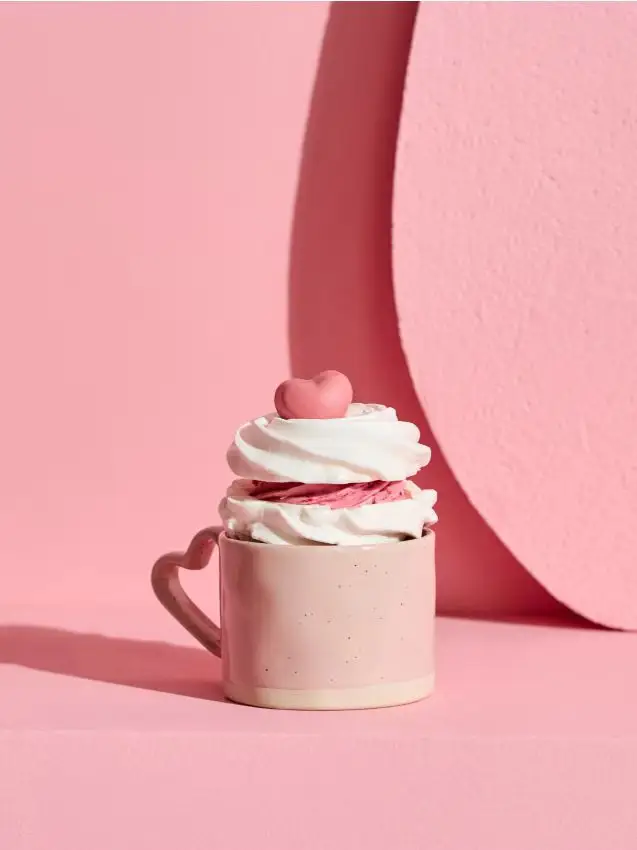 Tazza con manico a forma di cuore - rosa pastello