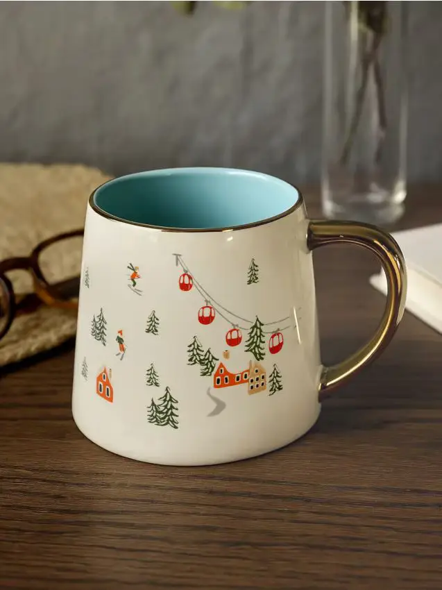 Tazza con manico dorato e paesaggio montano - rosso