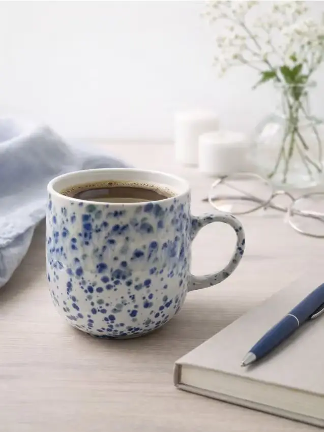 Tazza con motivo maculato - blu pallido