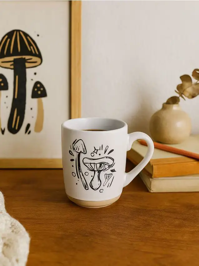 Tazza con stampa di funghi - bianco