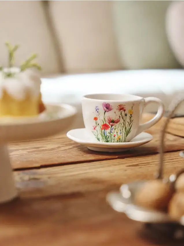 Tazza e piattino con motivo floreale - multicolor