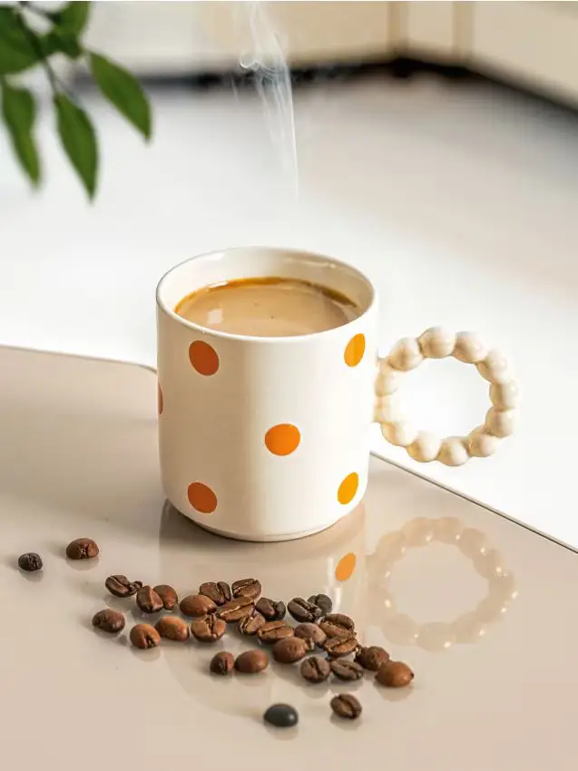 Tazza in ceramica con manico - giallo