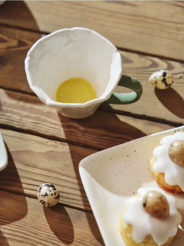 Tazza in ceramica con motivo floreale - bianco