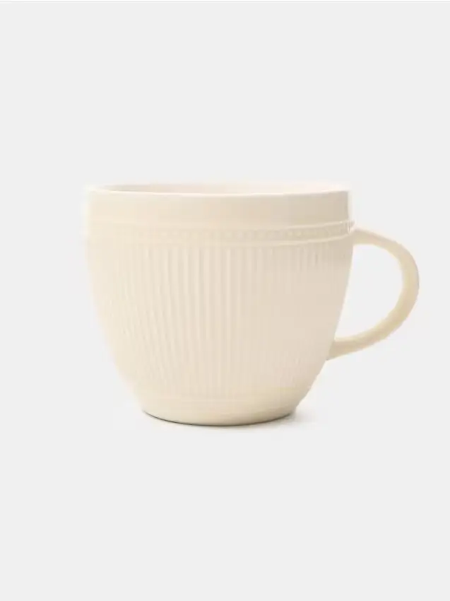 Tazza in ceramica con motivo in rilievo - beige