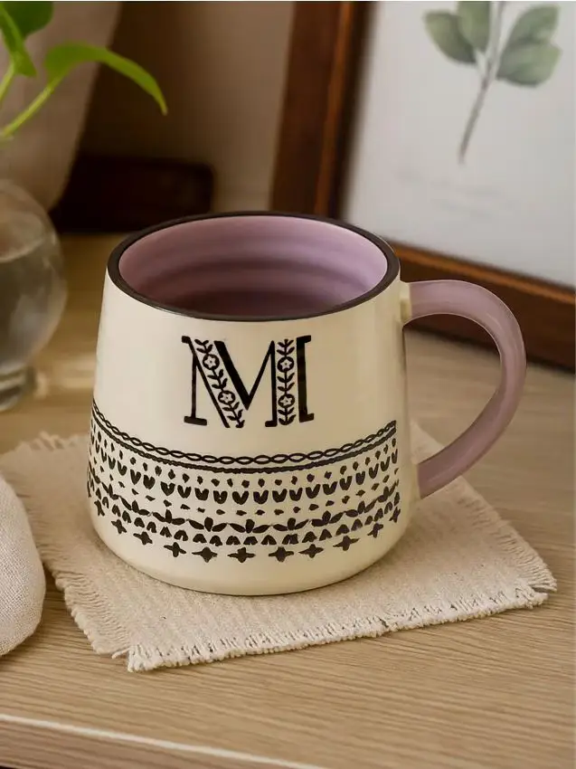 Tazza in gres con lettera - viola