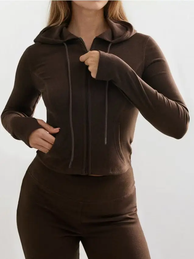 Top da jogging con zip e cappuccio - marrone