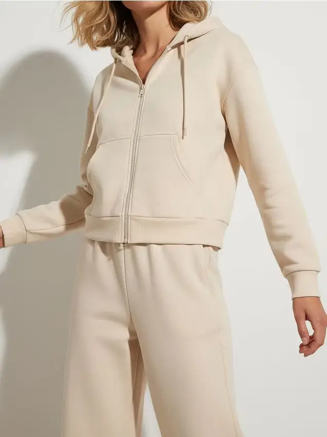 Top da jogging con zip e cappuccio - nude