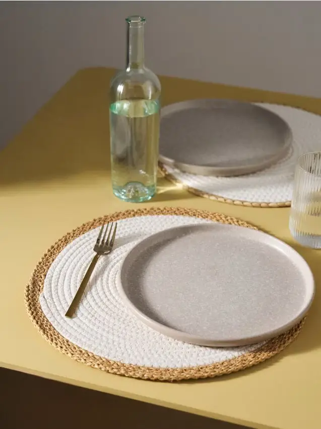 Tovaglietta rotonda intrecciata con bordo - beige