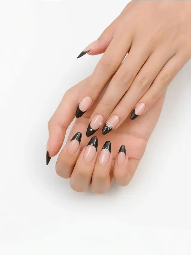 Unghie finte a forma di mandorla - nero