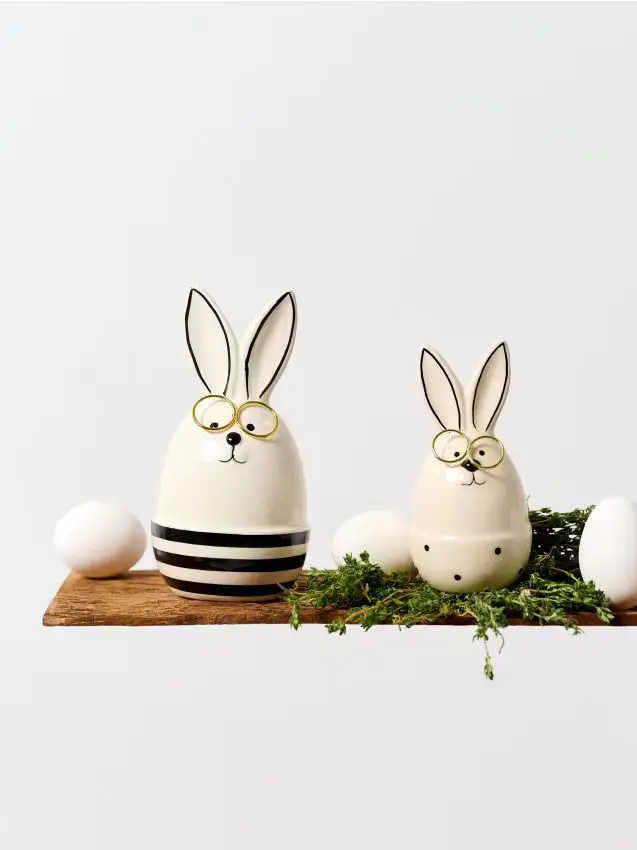 Uovo di Pasqua con motivo di coniglio con occhiali - bianco