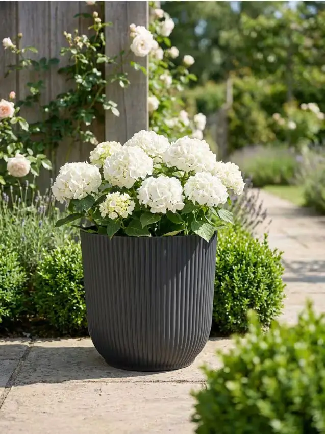 Vaso da fiori scanalato - nero