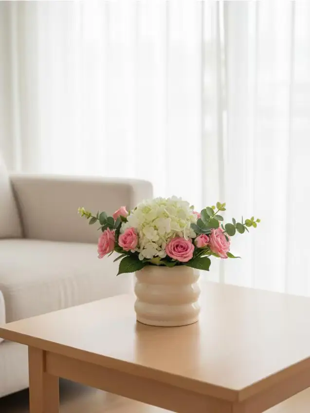 Vaso in ceramica dalla forma ondulata - beige