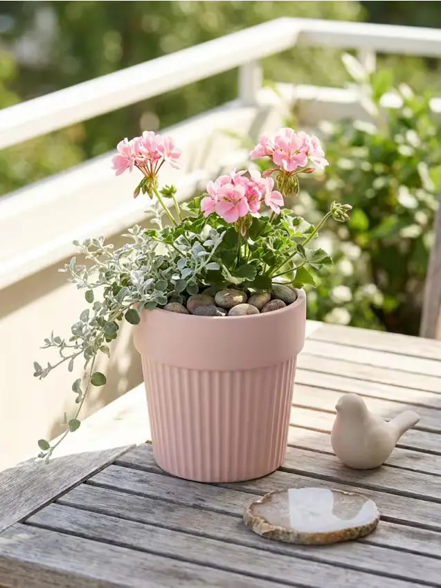 Vaso in ceramica scanalato - rosa pastello